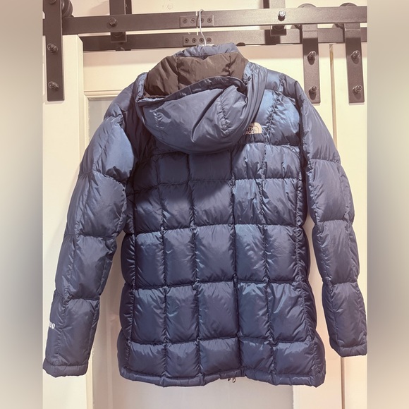 North Face 600 Down Puffer
Classic Cold Weather Fall/Winter
Cozy Navy Jacket - Picture 2 of 8